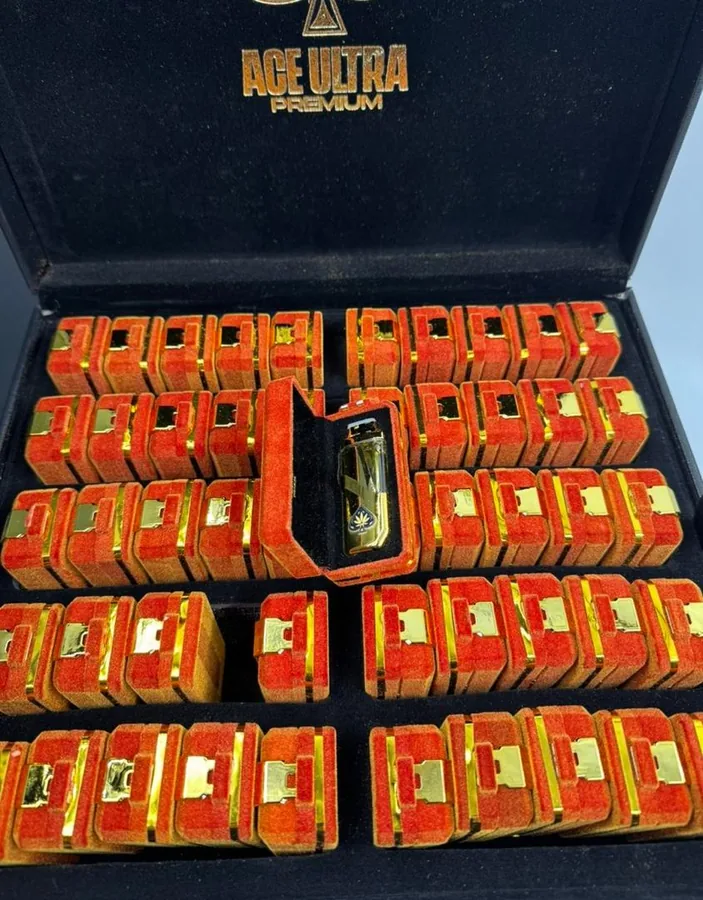 Ace Ultra Premium Black Edition 10pcs — Black Edition presentation case holding 10 sealed Ace Ultra Premium 2g disposable vapes