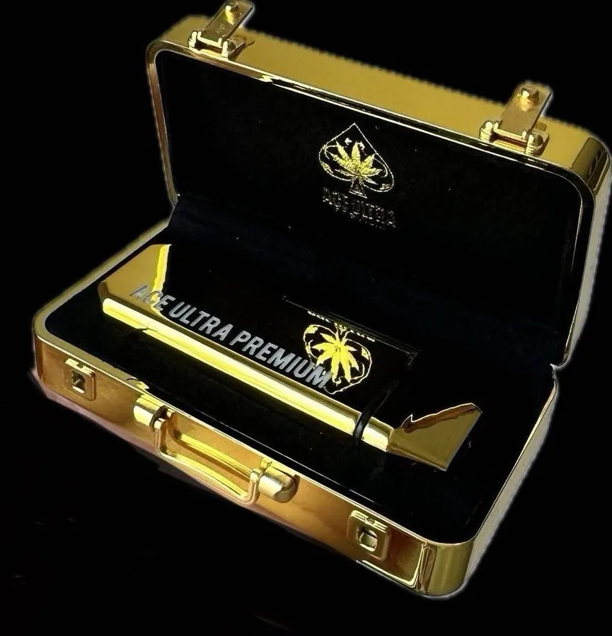 Ace Ultra Premium Gold Edition 10pcs — Gold Edition presentation case holding 10 sealed Ace Ultra Premium 2g disposable vapes