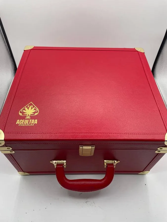 Ace Ultra Premium Love Edition 100pcs — Love Edition presentation case holding 100 sealed Ace Ultra Premium 2g disposable vapes