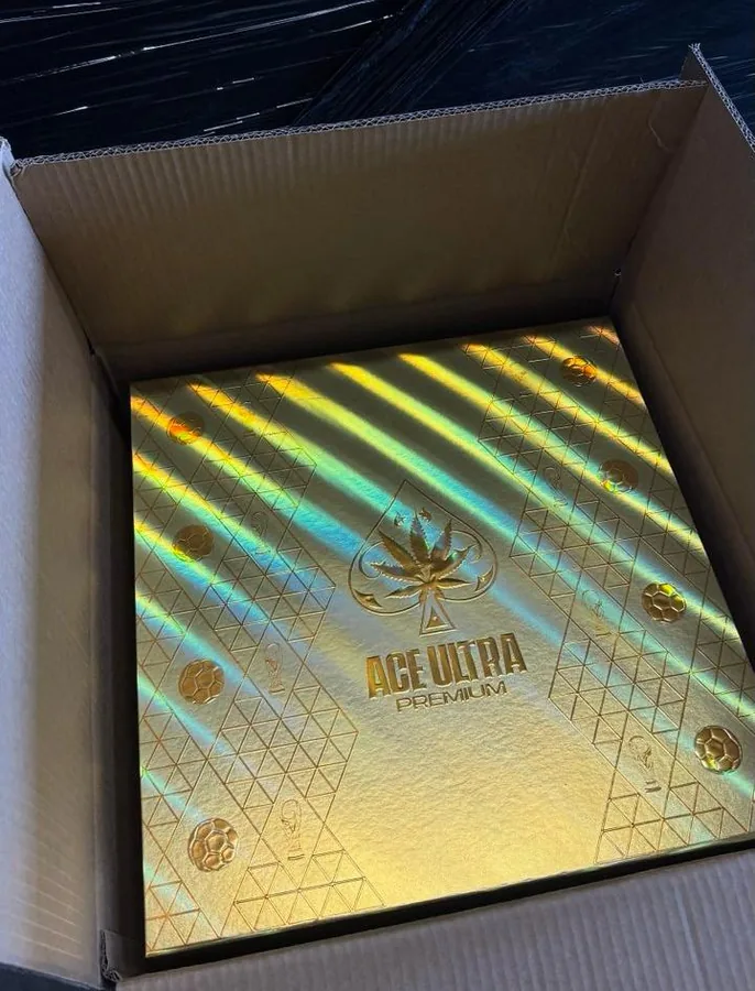 Ace Ultra Premium World Cup Edition 100pcs — World Cup presentation case holding 100 sealed Ace Ultra Premium 2g disposable vapes